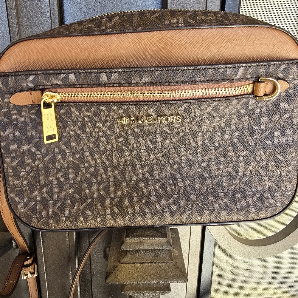 Michael Kors Brown Leather Crossbody Bag - Picture 2 of 11